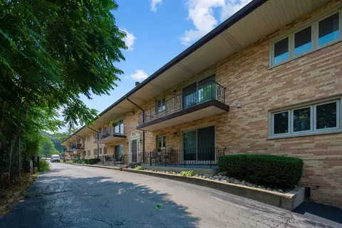 8996 Archer Ave #2D, Willow Springs, IL 60480