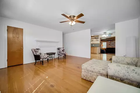 Living - 13209 E Playfield Dr, Crestwood, IL 60418 photo 3 of 5