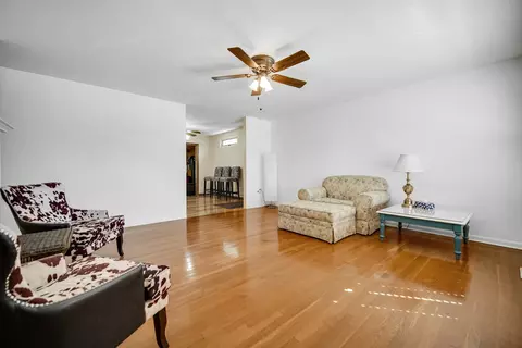Living - 13209 E Playfield Dr, Crestwood, IL 60418 photo 2 of 5