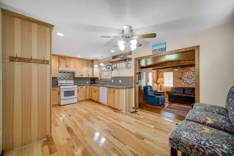 Kitchen - 13209 E Playfield Dr, Crestwood, IL 60418 photo 1 of 3