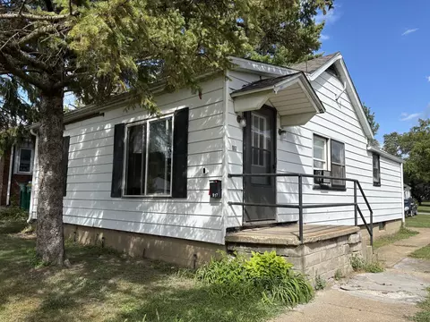 917 Johnson St, Streator, IL 61364