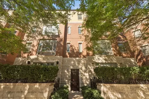 3448 N Ashland Ave #2S, Chicago, IL 60657