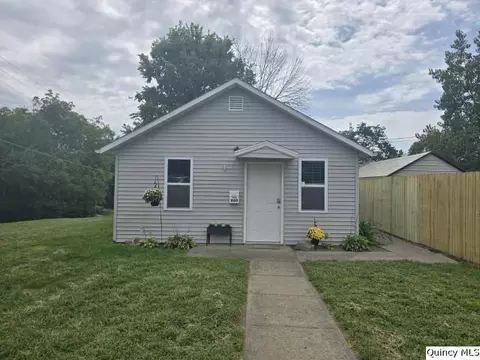 Exterior - 860 Elm St, Hamilton, IL 62341 photo 1 of 2
