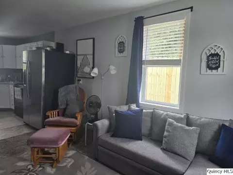 Living - 860 Elm St, Hamilton, IL 62341 photo 1 of 1