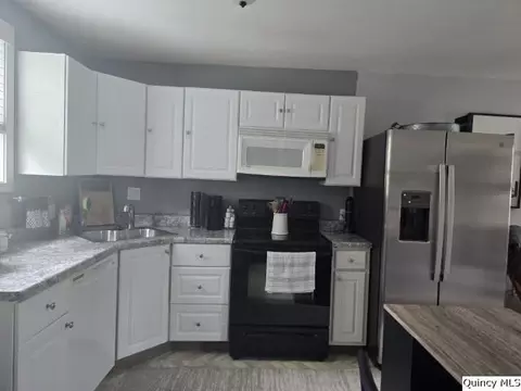 Kitchen - 860 Elm St, Hamilton, IL 62341 photo 2 of 2