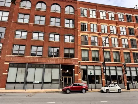 420 W Grand Ave #2E, Chicago, IL 60654