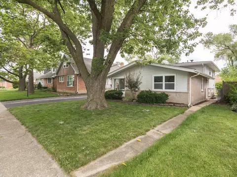 3742 W 168th St, Country Club Hills, IL 60478