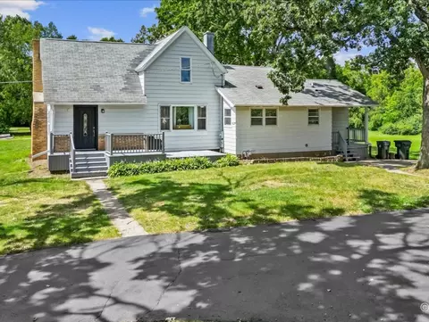 2822 26th St, Zion, IL 60099