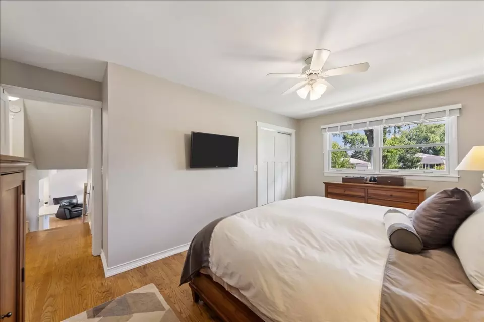 Bedroom - 5518 Wilcox Ave, Downers Grove, IL 60516 photo 4 of 6