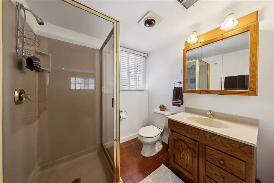 Bath - 5518 Wilcox Ave, Downers Grove, IL 60516 photo 2 of 2