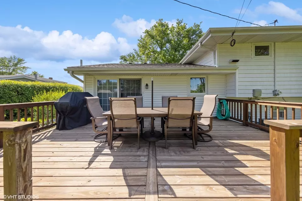 Exterior - 5518 Wilcox Ave, Downers Grove, IL 60516 photo 8 of 9