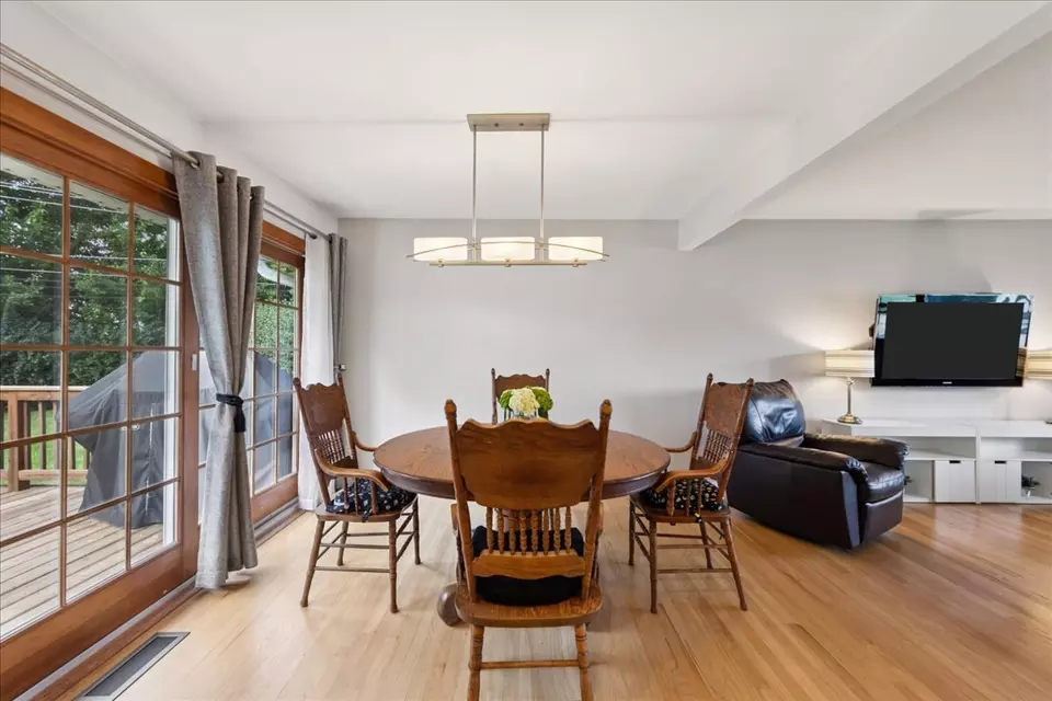 Dining - 5518 Wilcox Ave, Downers Grove, IL 60516 photo 3 of 3