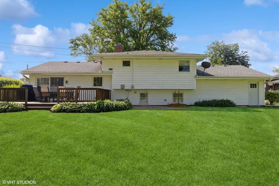 Exterior - 5518 Wilcox Ave, Downers Grove, IL 60516 photo 6 of 9