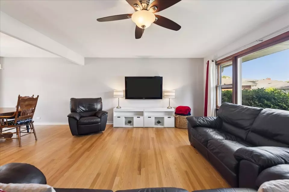 Living - 5518 Wilcox Ave, Downers Grove, IL 60516 photo 3 of 3