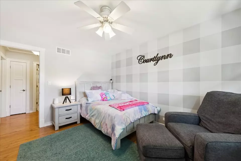 Bedroom - 5518 Wilcox Ave, Downers Grove, IL 60516 photo 2 of 6