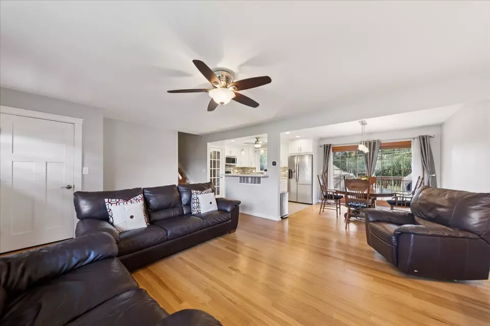 Living - 5518 Wilcox Ave, Downers Grove, IL 60516 photo 1 of 3