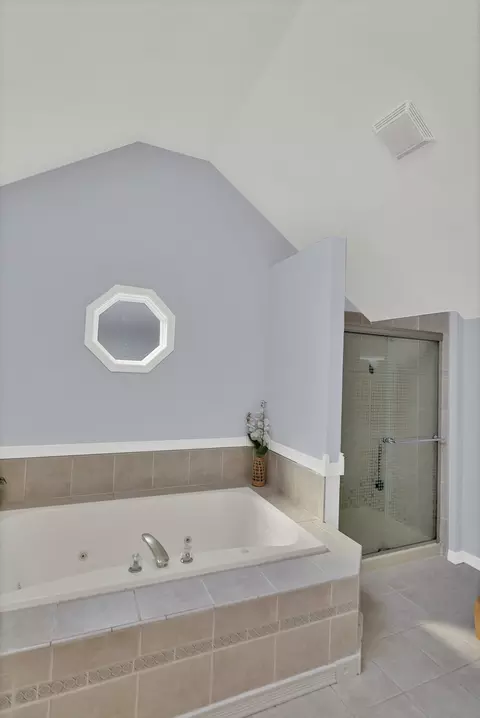 Bath - 2633 Haddassah Dr, Naperville, IL 60565 photo 4 of 8