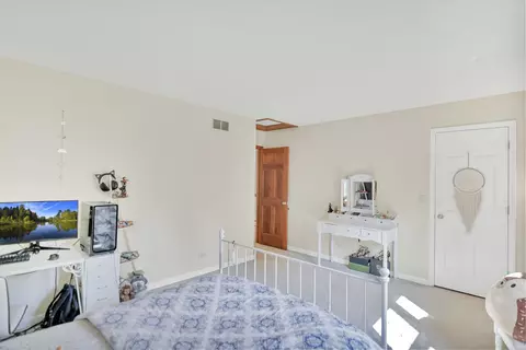 Bedroom - 2633 Haddassah Dr, Naperville, IL 60565 photo 4 of 8