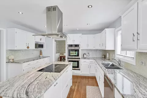 Kitchen - 2633 Haddassah Dr, Naperville, IL 60565 photo 5 of 6