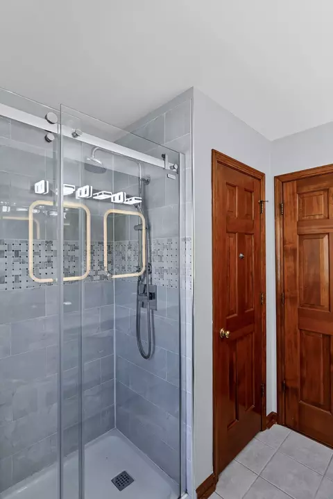 Bath - 2633 Haddassah Dr, Naperville, IL 60565 photo 6 of 8