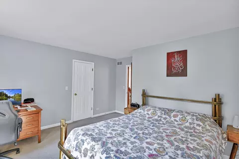 Bedroom - 2633 Haddassah Dr, Naperville, IL 60565 photo 6 of 8