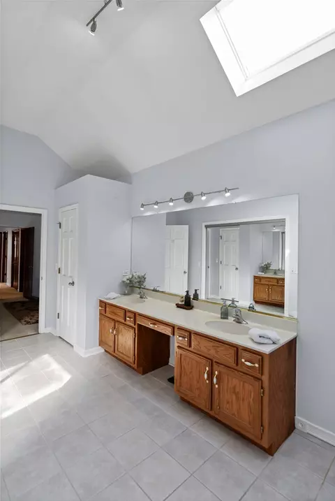 Bath - 2633 Haddassah Dr, Naperville, IL 60565 photo 5 of 8