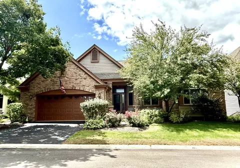 4 Greenbrier Ct, Lake In The Hills, IL 60156