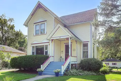 130 Sophia St, West Chicago, IL 60185
