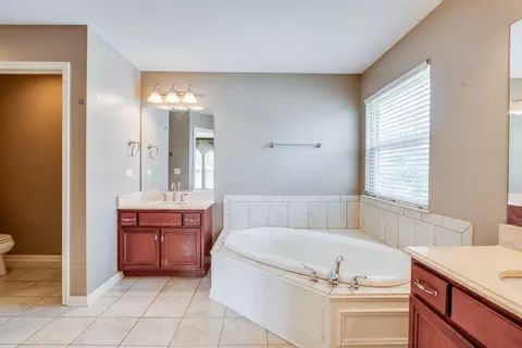 Bath - 24665 Apollo Dr, Plainfield, IL 60585 photo 3 of 6