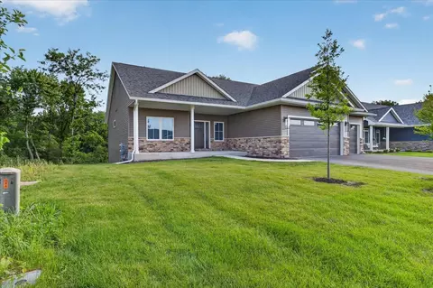 4137 Waters Edge Dr, Belvidere, IL 61008