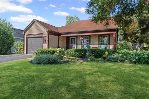 88 Bridgewater Ln, Mundelein, IL 60060