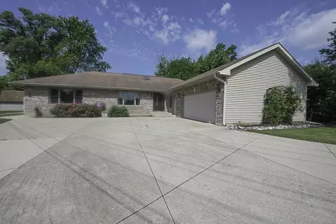 422 Beverly Ave, Addison, IL 60101