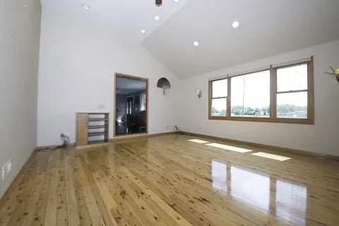 Living - 422 Beverly Ave, Addison, IL 60101 photo 2 of 2