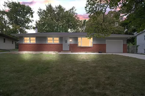 1206 Townley Dr, Bloomington, IL 61704