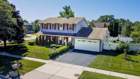 3666 Whispering Trails Dr, Hoffman Estates, IL 60192 photo 2
