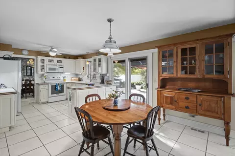 3666 Whispering Trails Dr, Hoffman Estates, IL 60192 photo 10