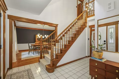 Entry Way - 1091 Danforth Dr, Batavia, IL 60510 photo 2 of 5