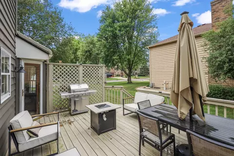 Exterior - 1091 Danforth Dr, Batavia, IL 60510 photo 3 of 8