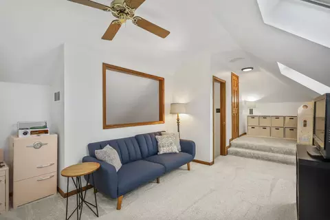 Entry Way - 1091 Danforth Dr, Batavia, IL 60510 photo 5 of 5