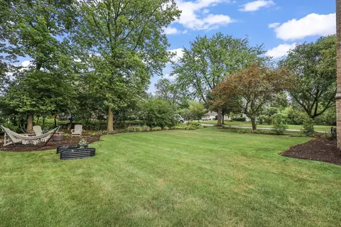 Exterior - 1091 Danforth Dr, Batavia, IL 60510 photo 7 of 8