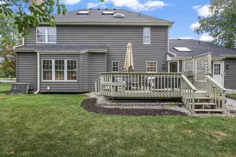 Exterior - 1091 Danforth Dr, Batavia, IL 60510 photo 5 of 8