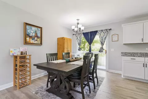 Dining - 1243 Jericho Rd, Aurora, IL 60506 photo 1 of 2