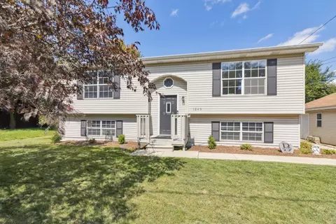 Exterior - 1243 Jericho Rd, Aurora, IL 60506 photo 2 of 6