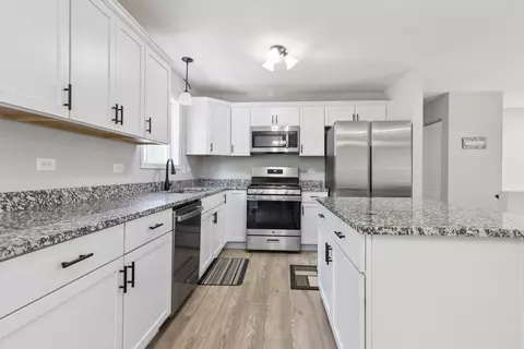 Kitchen - 1243 Jericho Rd, Aurora, IL 60506 photo 2 of 2