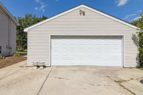 Exterior - 1243 Jericho Rd, Aurora, IL 60506 photo 6 of 6