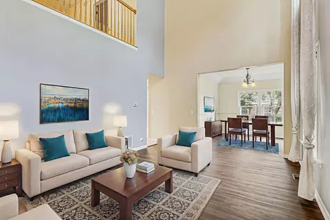 Living - 258 Bay Dr, Itasca, IL 60143 photo 1 of 8