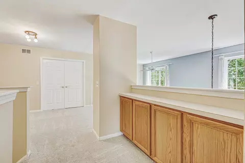 Entry Way - 258 Bay Dr, Itasca, IL 60143 photo 2 of 2