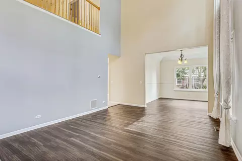 Living - 258 Bay Dr, Itasca, IL 60143 photo 2 of 8