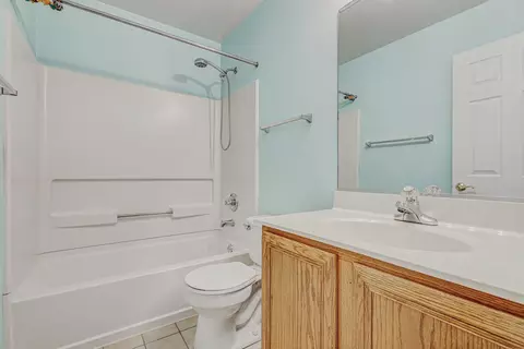 Bath - 258 Bay Dr, Itasca, IL 60143 photo 3 of 3