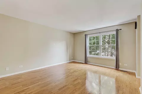 Living - 258 Bay Dr, Itasca, IL 60143 photo 7 of 8